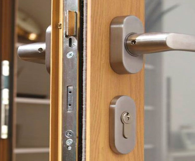 Lock Repair & Car Unlock – 24/7 Emergency Locksmith Services in Dubai